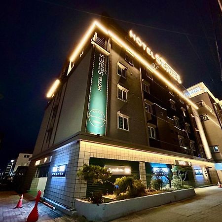 גייאונגג'ו Series Hotel מראה חיצוני תמונה