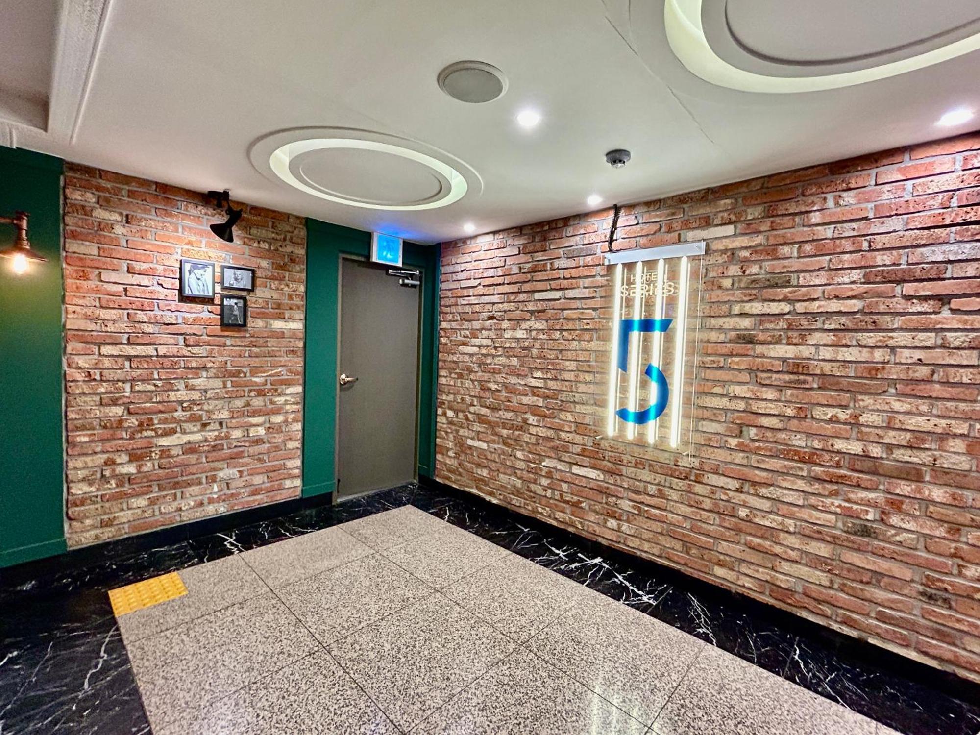 גייאונגג'ו Series Hotel מראה חיצוני תמונה